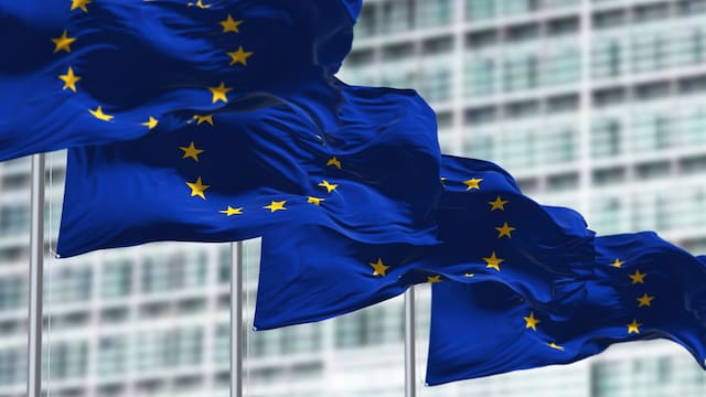 La UE prepara una nueva cartera digital para llevar la identidad, el DNI y el carnet en el móvil: cuándo estará disponible