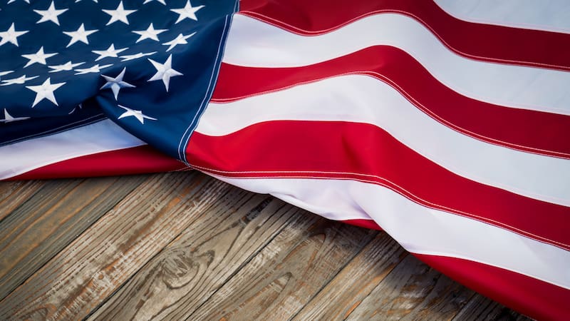 En Estados Unidos, hay una canción que suena en los momentos masivos más importantes del país y que podría convertirse en motivo de sanción económica en algunos casos.