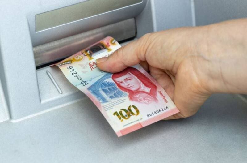Detén a los billetes | No se podrán realizar compras con los de 500 y 1,000 pesos que tengan esta característica (foto: archivo).