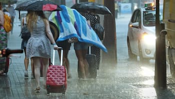 Vuelven las lluvias, los vientos y el granizo antes del fin de semana: muros de agua, ráfagas de 80kmh y alerta amarilla