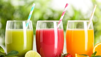 Alerta por las dietas détox que se vuelven tendencia tras las fiestas: el Gobierno lanzó una advertencia oficial y pidió extrema precaución