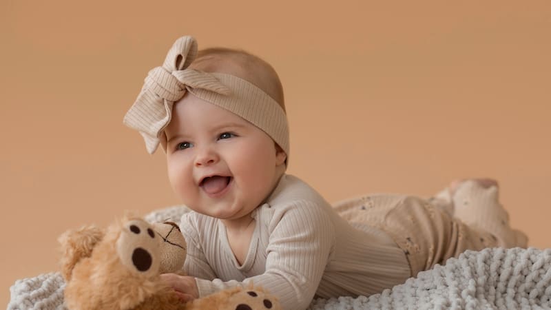 En España, las familias pueden decidir el orden de los apellidos desde el nacimiento, sin prioridad automática del padre y con igualdad legal entre progenitores.