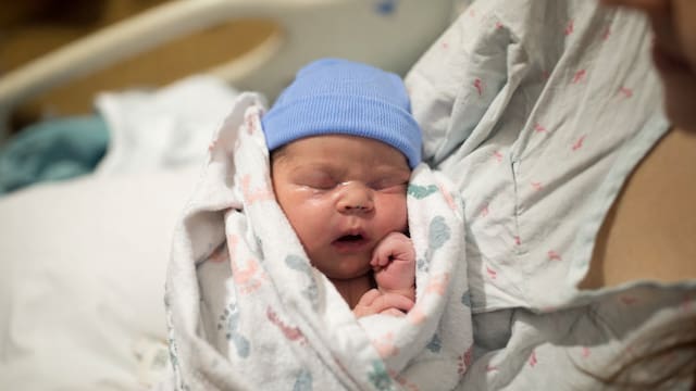 Murió el Registro Civil: ahora se permitirá que los hijos lleven el apellido de una persona ajena a sus padres aunque no pertenezca a la familia