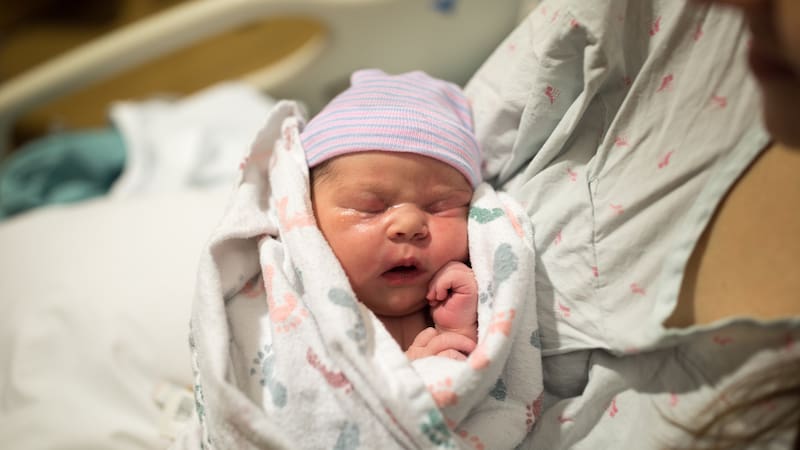 La Ley del Registro Civil cambió y las madres ahora podrán darle su apellido al bebé