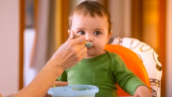 Confirmado por la FDA | Se está retirando la comida para bebés más popular de Estados Unidos por contener una sustancia tóxica: hay “riesgo de daño nervioso”