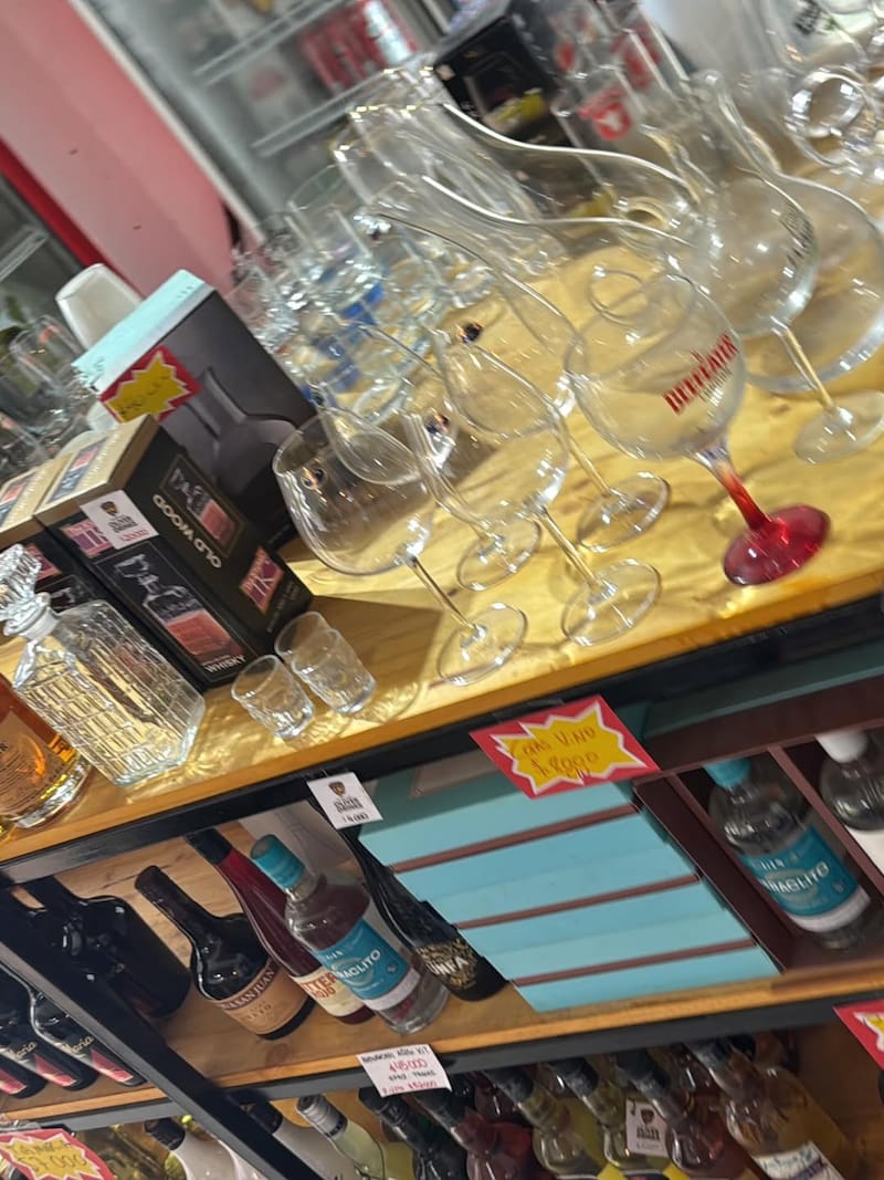 Los precios están fijados al costo, lo que implica valores más bajos que los del mercado. Foto (@oliverdrinks)
