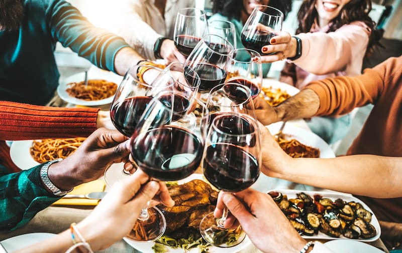 El consumo de alcohol puede ser problemático cuando una persona ya alcanza la edad adulta.