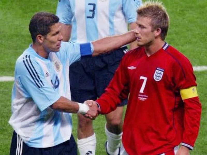 Beckham y Simeone se reencontraron en el Mundial 2002, cuatro años después de la recordada expulsión del inglés.
