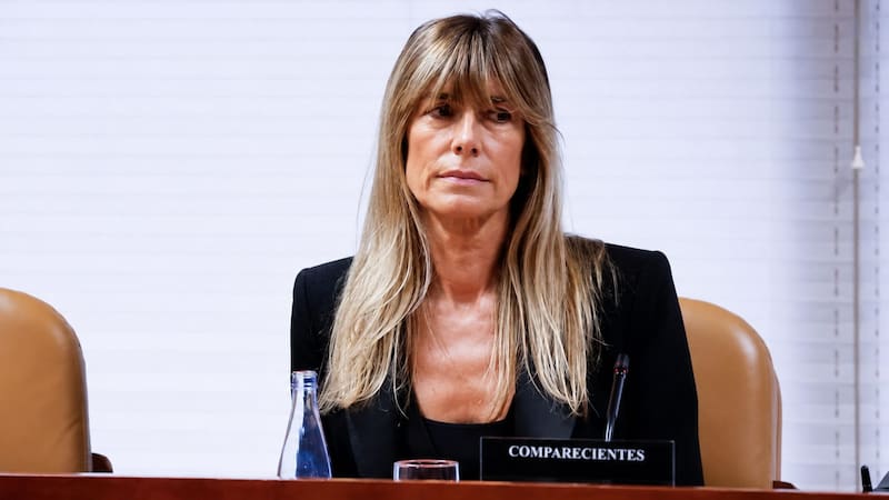 Begoña Gómez irá a juicio por orden del juez Peinado: le retiraron el pasaporte