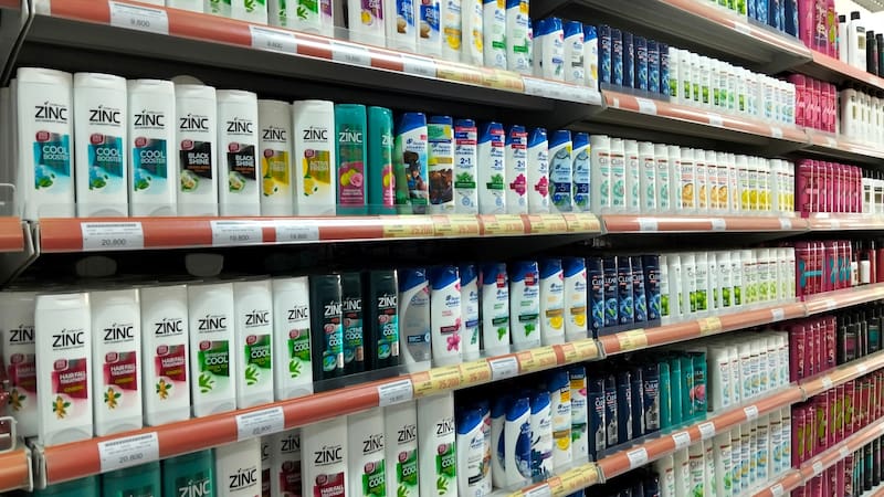 Bekasi, Indonesia - Mei 19,2025 : shampoo, fore sale on supermarket shelves