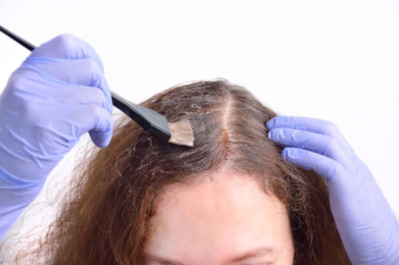 Adiós a las canas para siempre: la mezcla casera libre de tinturas y químicos para cubrirlas (foto: archivo).