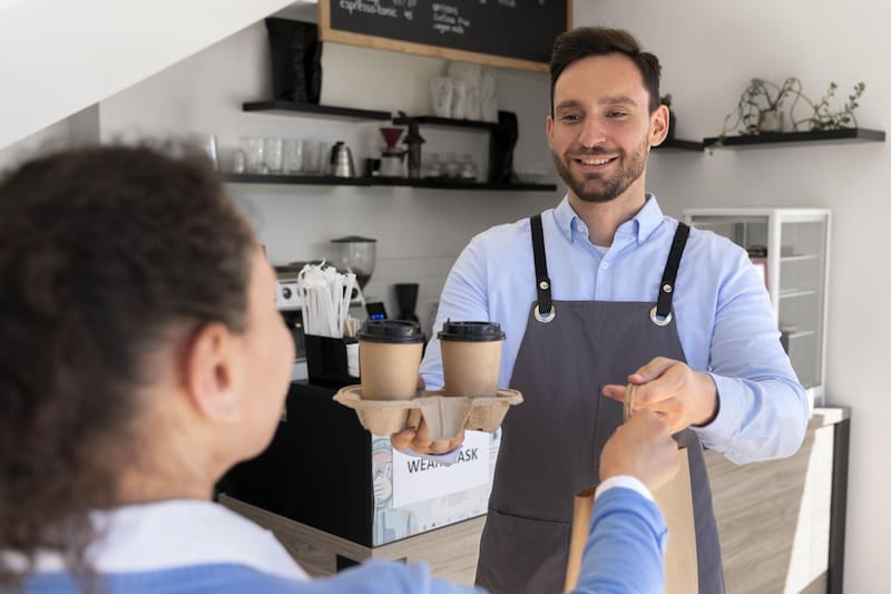 El Gobierno confirmó hasta 3 millones de pesos de multa a cafés, bares y restaurantes que incluyan la propina en el ticket.