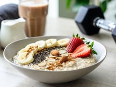 Para que sirve el desayuno proteico con avena, frutillas y bananas que se prepara fácil y te cambia la mañana