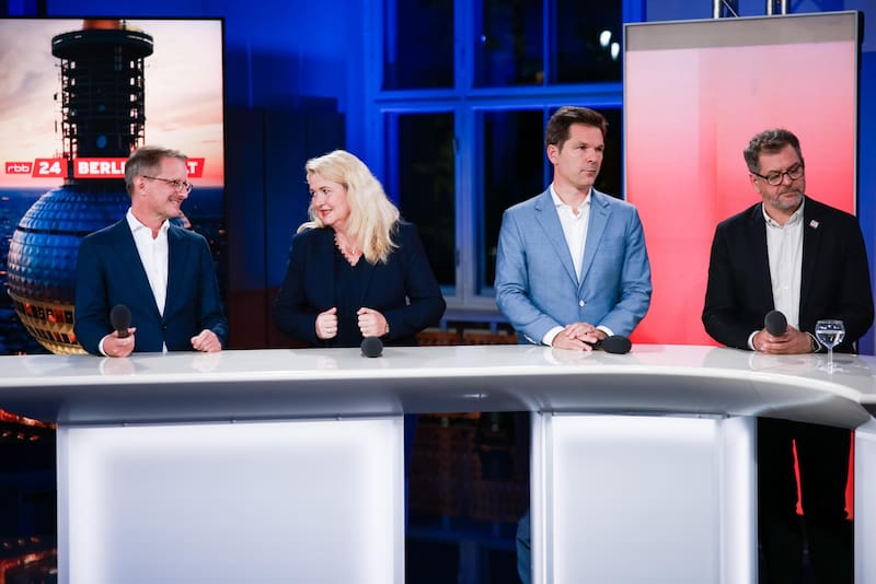 Candidatos de distintos partidos participan de una entrevista televisiva durante las elecciones regionales de Berlín, Alemania.
Foto: EFE