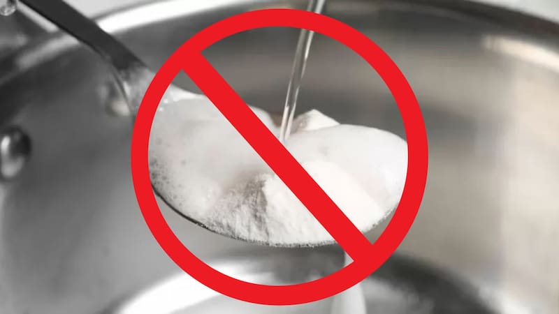 Adiós a mezclar bicarbonato y vinagre: experta revela un método más efectivo y más simple.