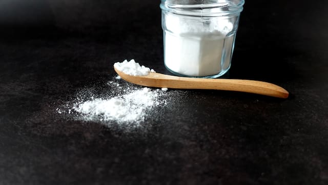 Agua oxigenada y bicarbonato de sodio: para qué se usa y cómo actúa esta mezcla para una limpieza intensa del hogar