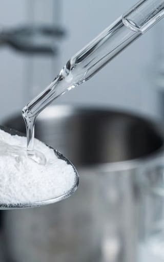 Agua oxigenada y bicarbonato de sodio: para qué sirve esta mezcla y cómo ayuda a limpiar a fondo el hogar