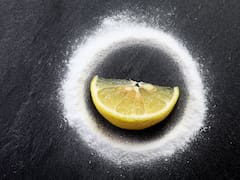 Por qué recomiendan mezclar bicarbonato de sodio con jugo de limón y para qué sirve