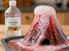 Mezclar bicarbonato de sodio con vinagre para hacer un volcán casero: para qué sirve y por qué lo recomiendan