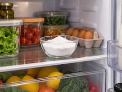 Colocar un recipiente con bicarbonato en la heladera: para qué sirve y por qué recomiendan hacerlo