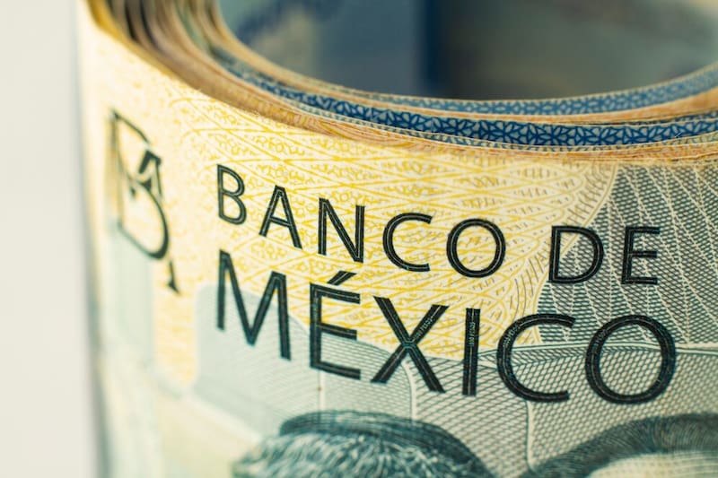 La nueva medida bancaria busca frenar fraudes, lavado de dinero y asaltos en sucursales mediante controles obligatorios de identidad. Fuente: FreePik