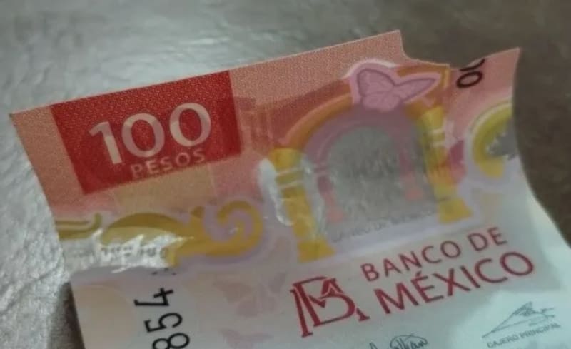 Billete de 100 pesos roto. (Foto: Archivo)
