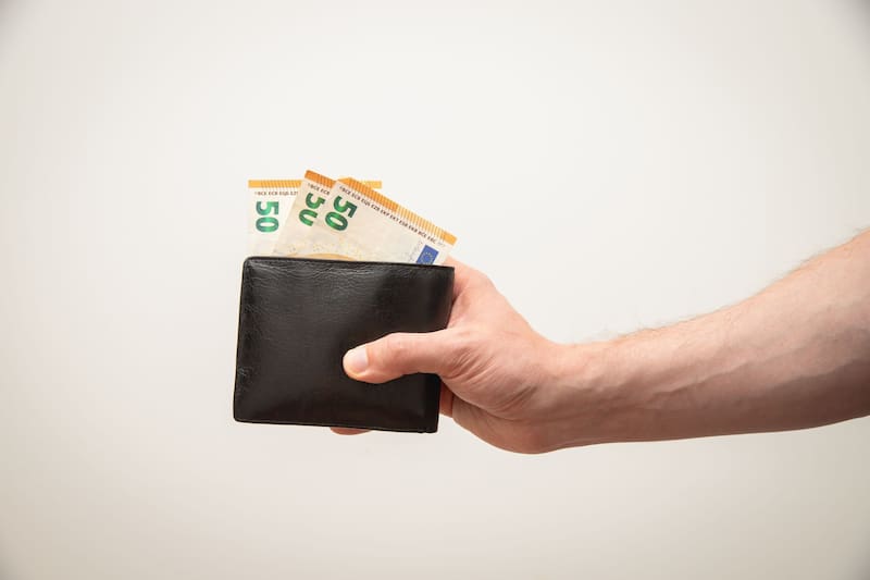 La deducción de hasta 2550 euros representa un ahorro directo en la carga fiscal del contribuyente.