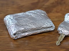 Envolver la billetera y las llaves del auto en papel de aluminio: para qué sirve y por qué se recomienda