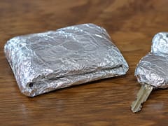 Envolver la billetera y las llaves en papel aluminio: por qué lo recomiendan y para qué sirve