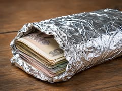 Envolver los billetes con papel aluminio: para qué sirve y por qué lo recomiendan