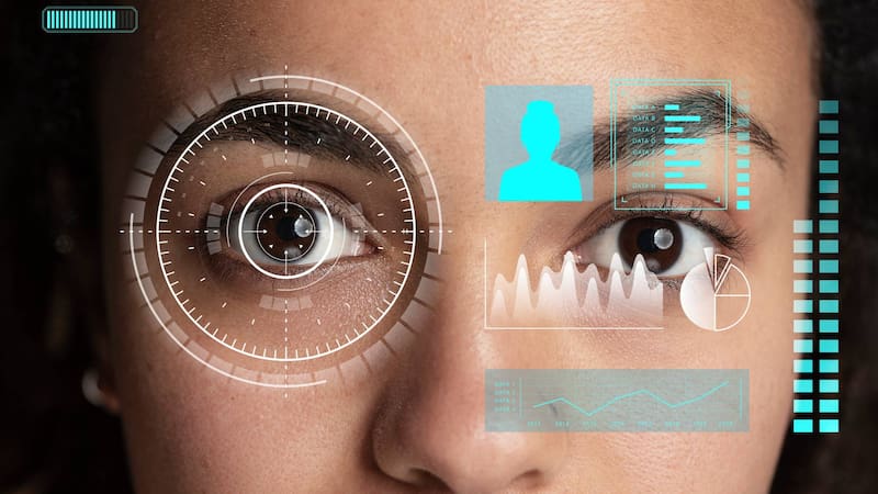 La biometría compara los rasgos reales del viajero con los que figuran en sus documentos. Fuente: Freepik