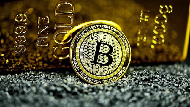 Bitcoin cae 18% en una semana: por qué no logra rebotar como el oro