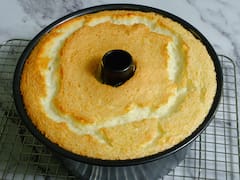 Cuánto tiempo hay que dejar el horno cerrado para evitar que bizcochuelos y tortas pierdan volumen: esto dicen los expertos en cocina