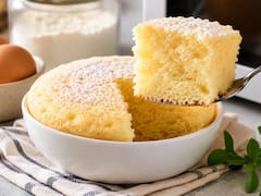 Sin horno y con 4 ingredientes: cómo hacer un bizcochuelo casero fácil, rápido y esponjoso