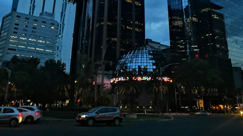 Edificio de la Bolsa Mexicana de Valores en CDMX.