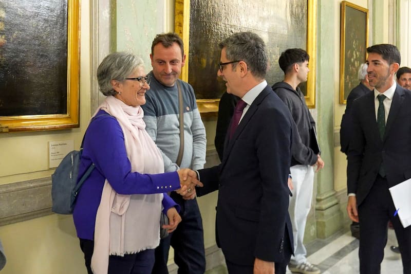 Bolaños reunido el 7 de abril con representantes de asociaciones de víctimas de abusos sexuales en el ámbito de la Iglesia católica.