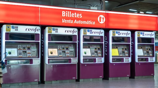 Escándalo en Renfe: despiden a una trabajadora por cobrar las indemnizaciones por retrasos que no reclamaban los pasajeros