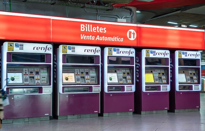 Los sindicatos españoles mantienen la huelga ferroviaria de tres días desde este lunes.