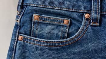 Para qué sirve el bolsillo chiquito de los jeans que está cosido dentro del bolsillo más grande