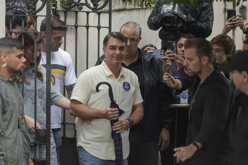 El candidato opositor en las elecciones de Brasil, Flávio Bolsonaro.