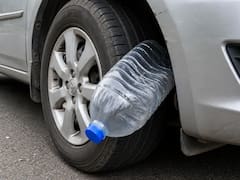 Qué significa encontrar una botella en la rueda del coche y por qué es necesario saber cómo actuar