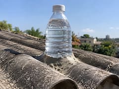 Incrustar una botella de plástico con agua en el medio del techo: para qué sirve y por qué lo recomiendan los científicos