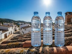 Colocar una botella de plástico llena de agua en el techo: para qué sirve y por qué muchos lo recomiendan