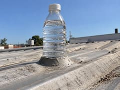 Poner una botella de plástico con agua en el techo: para qué sirve y por qué se utiliza en más de 20 países