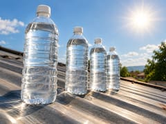 Colocar una botella de plástico con agua en el techo: para qué sirve y por qué se utiliza en más de 30 países