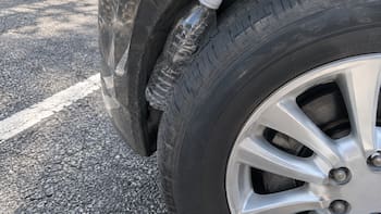 Alerta para conductores | Si encuentras una botella en la rueda del coche, no bajes sin hacer esto primero