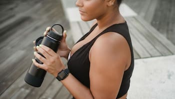 Adiós joroba |Cuál es el ejercicio que mejora la postura de la espalda y se puede hacer en pocos minutos