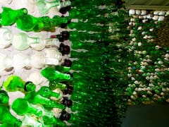 En 1984, un jubilado de 66 años construyó una casa, una taberna y una capilla con 25.000 botellas: murió al poco tiempo