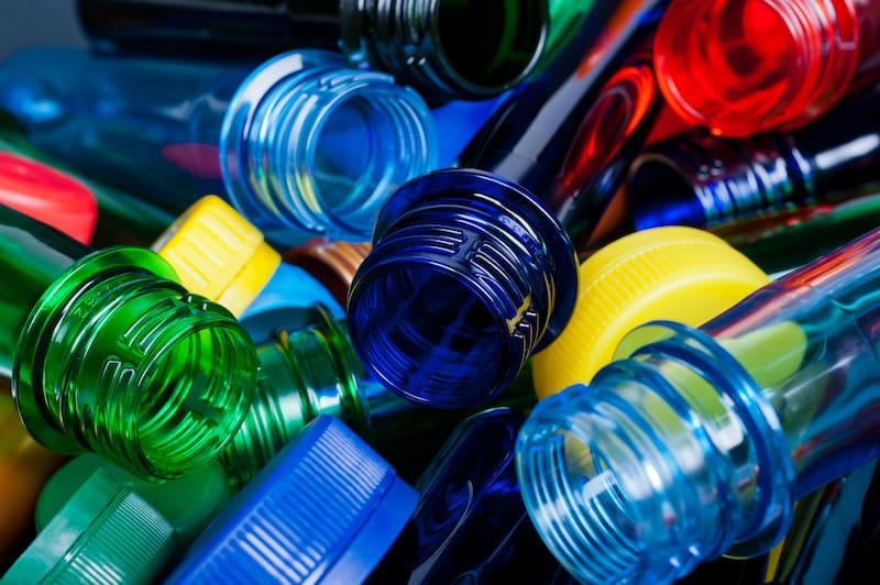 Botellas de plástico para hacer casas.