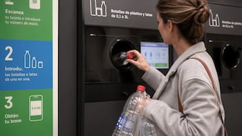 Oficial | España obligará a pagar más por usar botellas y latas desde 2026: así funciona el nuevo sistema que lo cambiará todo